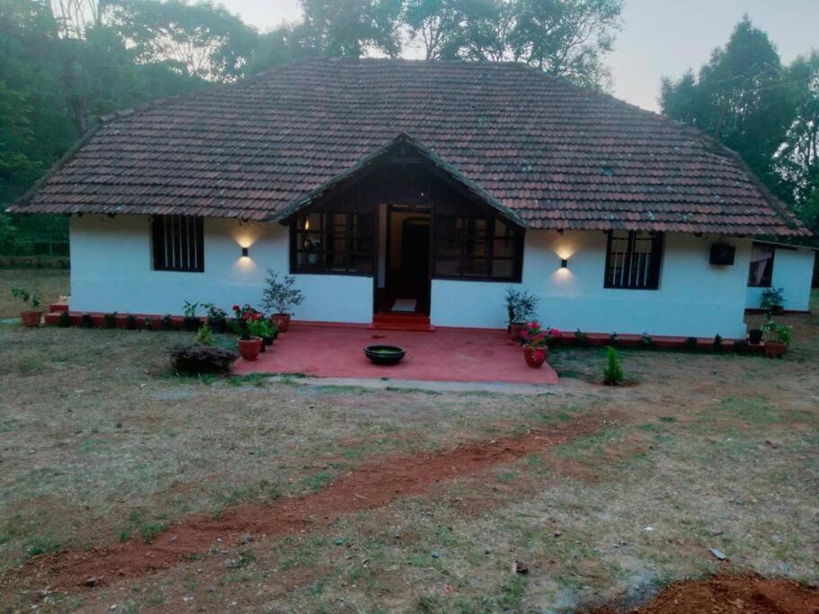 A Quaint Cottage With Rajah'S Seat View. Madikeri Eksteriør bilde