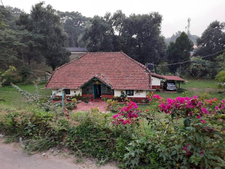 A Quaint Cottage With Rajah'S Seat View. Madikeri Eksteriør bilde